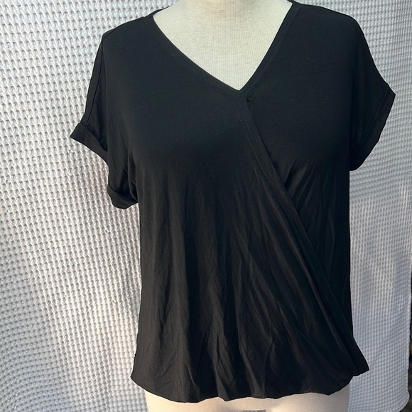 Shein Black Front Draped Top. Cuffed Short Sleeves. V-neck. EUC. Size Large. - Picture 1 of 6